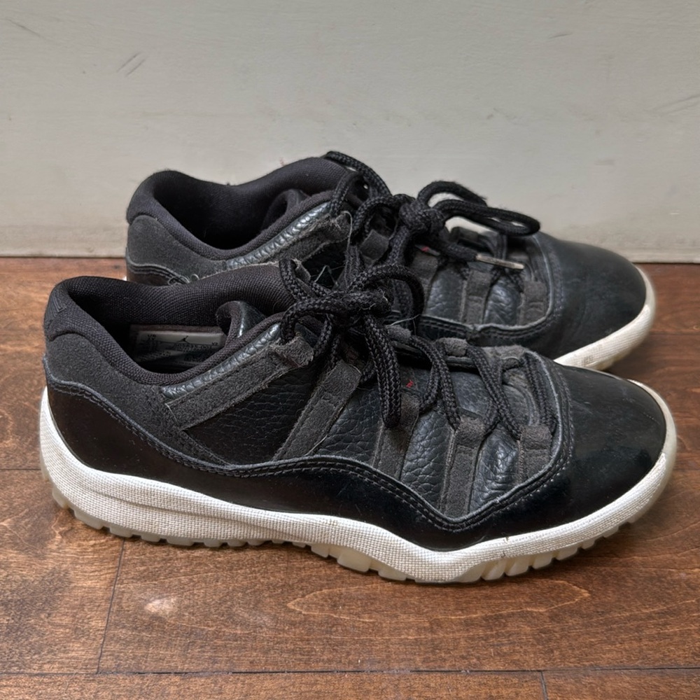 Nike Jordan retro 11 - little kids size 1.